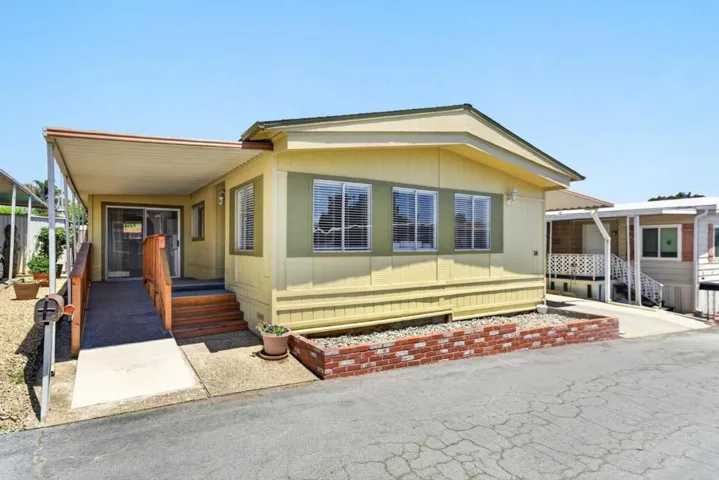 144 Holm Road 14, Watsonville, California 95076