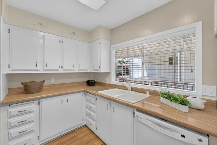 144 Holm Road 14, Watsonville, California 95076