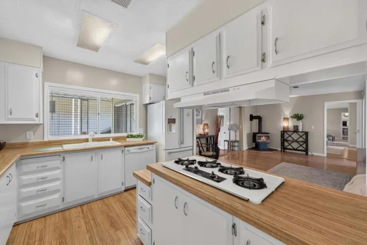 144 Holm Road 14, Watsonville, California 95076