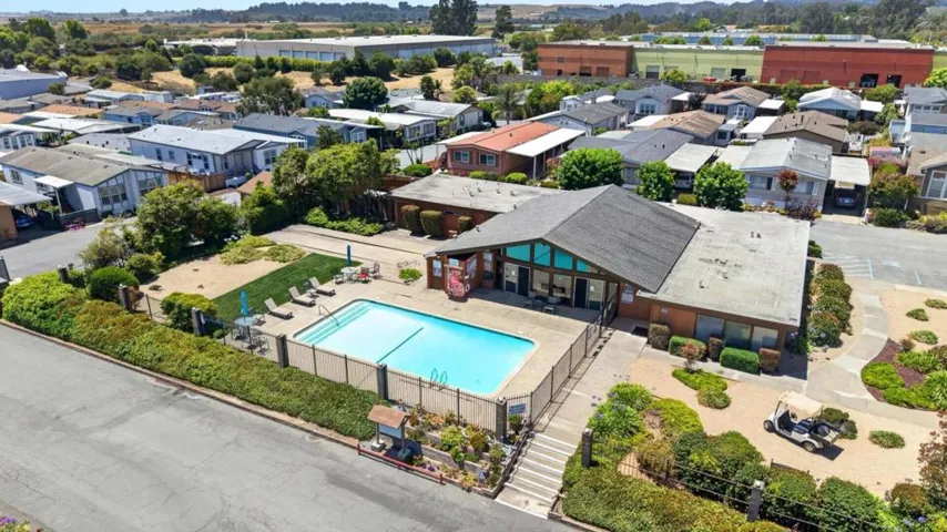 144 Holm Road 14, Watsonville, California 95076