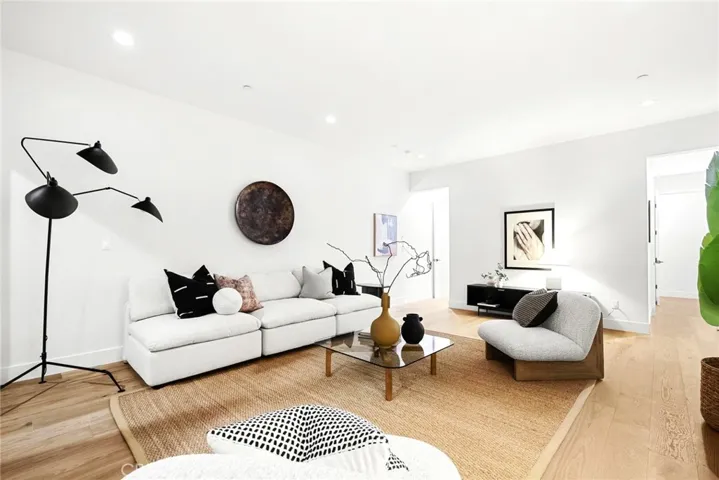 1869 Benecia, Los Angeles, California 90025