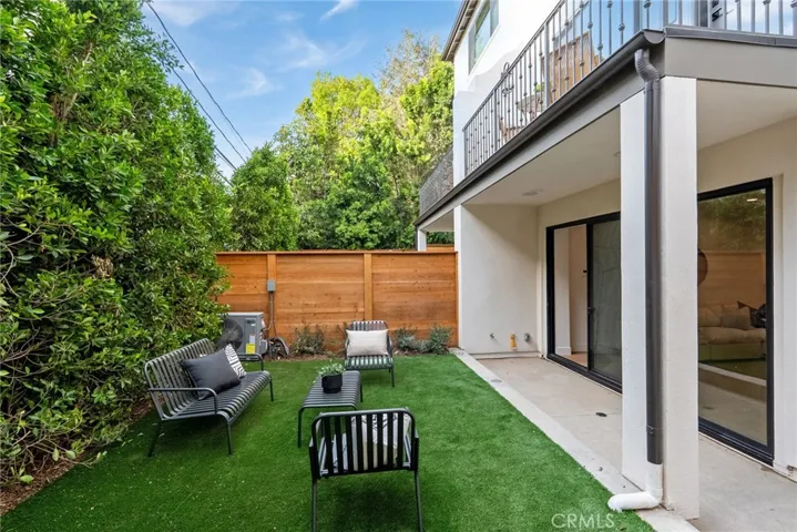 1869 Benecia, Los Angeles, California 90025
