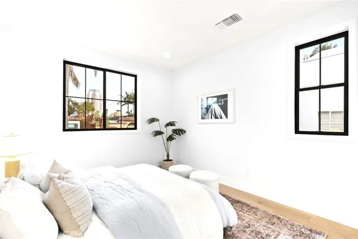 1869 Benecia, Los Angeles, California 90025