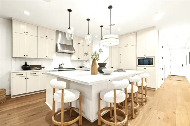 1869 Benecia, Los Angeles, California 90025