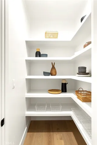 1869 Benecia, Los Angeles, California 90025