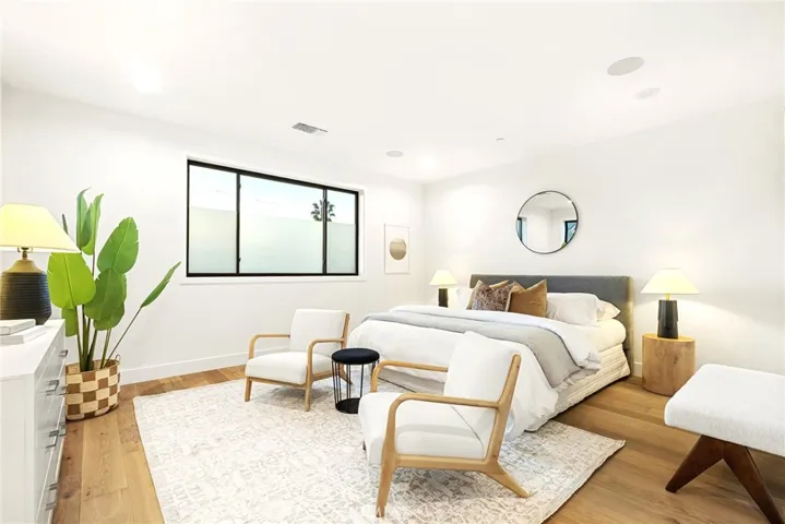 1869 Benecia, Los Angeles, California 90025