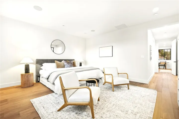1869 Benecia, Los Angeles, California 90025