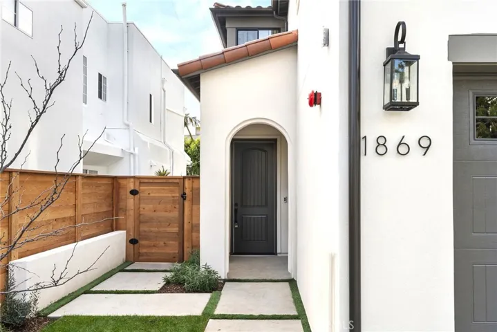 1869 Benecia, Los Angeles, California 90025