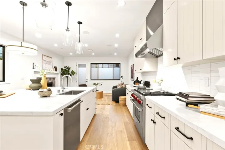 1869 Benecia, Los Angeles, California 90025