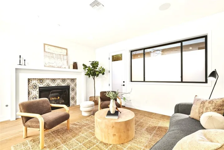 1869 Benecia, Los Angeles, California 90025