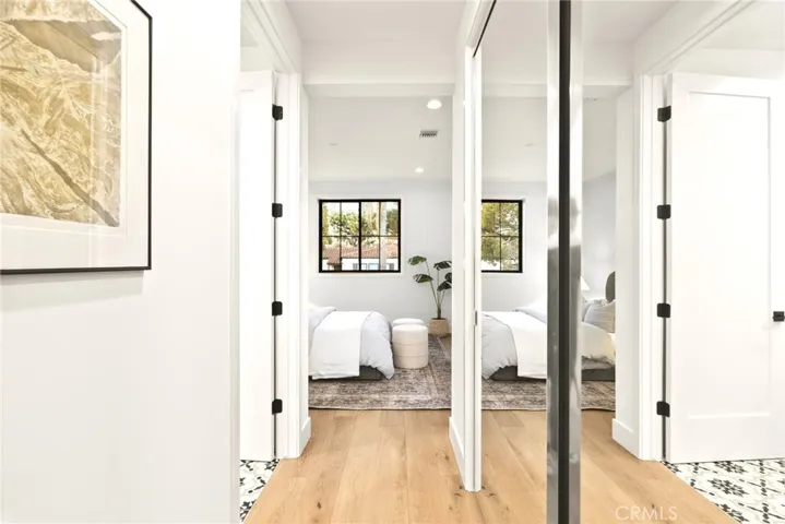 1869 Benecia, Los Angeles, California 90025