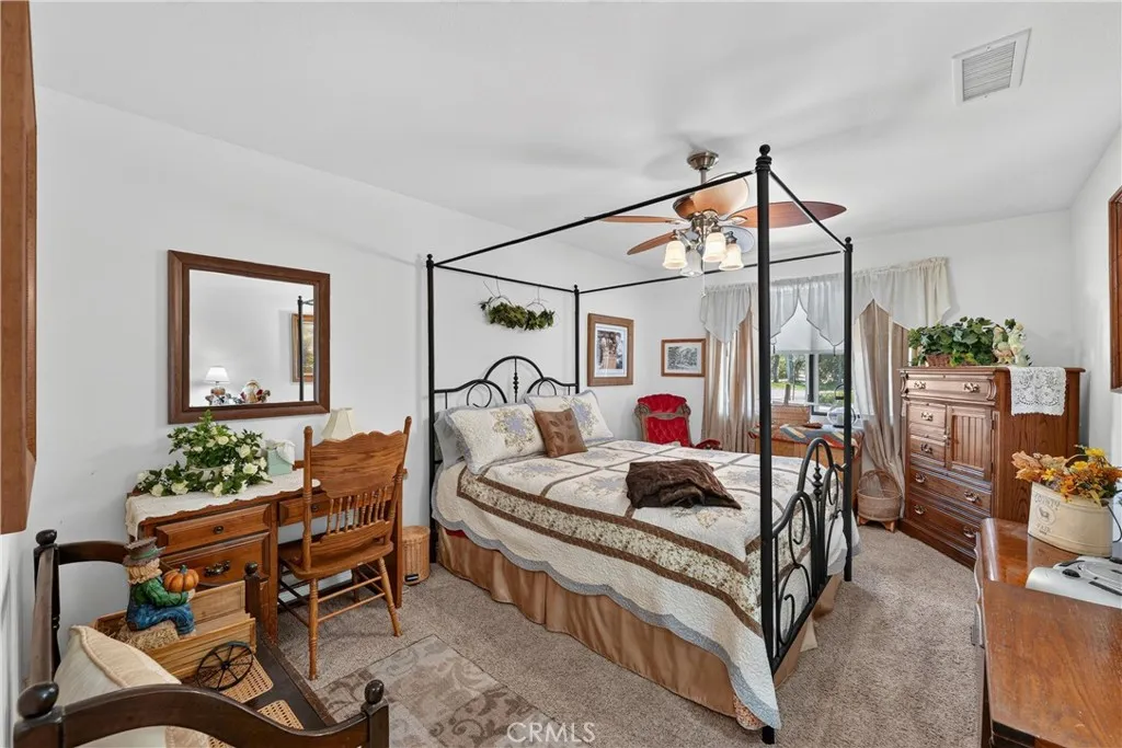 Guest suite bedroom