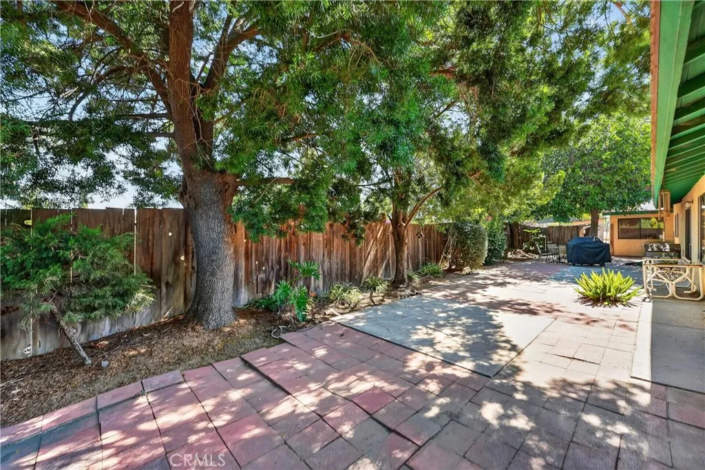 Enclosed Rear Yard Enclosed Rear Yard