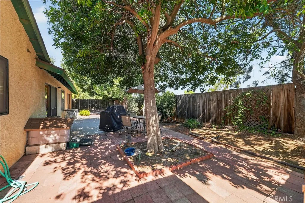 Enclosed Rear Yard Enclosed Rear Yard