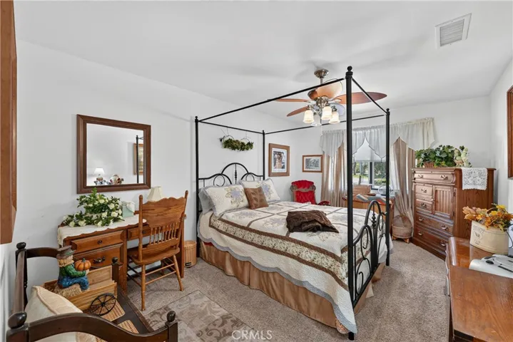 Guest suite bedroom