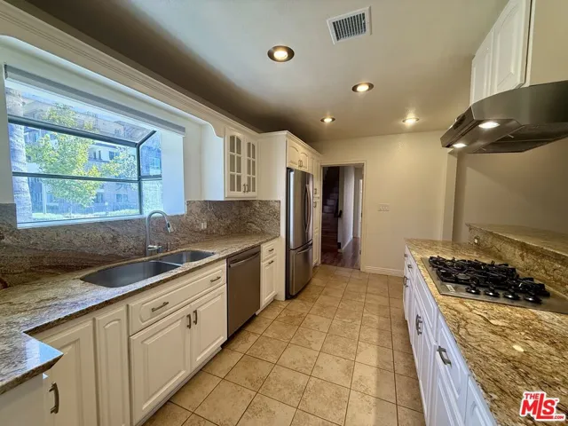 6205 Gentry Avenue, Los Angeles, California 91606