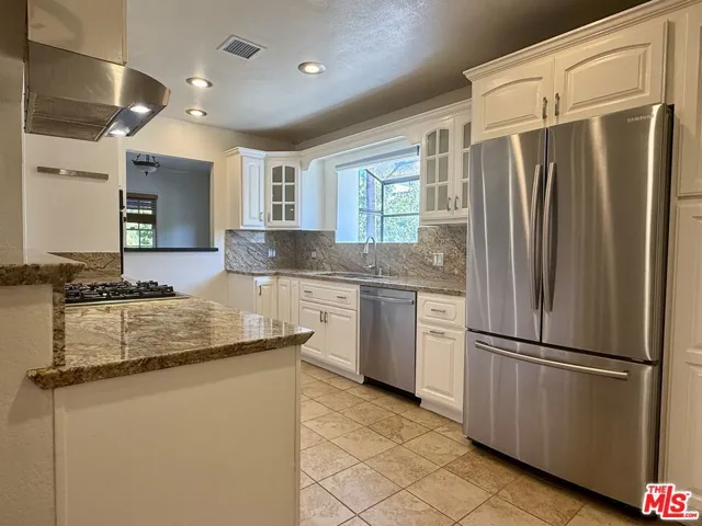 6205 Gentry Avenue, Los Angeles, California 91606
