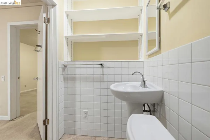 6480 Ascot Dr, Oakland, California 94611