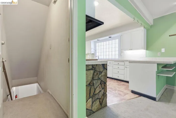 6480 Ascot Dr, Oakland, California 94611