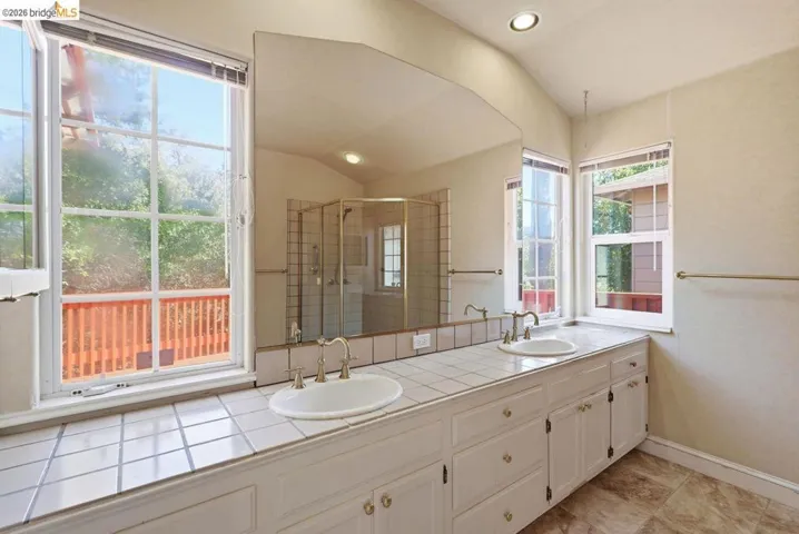 6480 Ascot Dr, Oakland, California 94611
