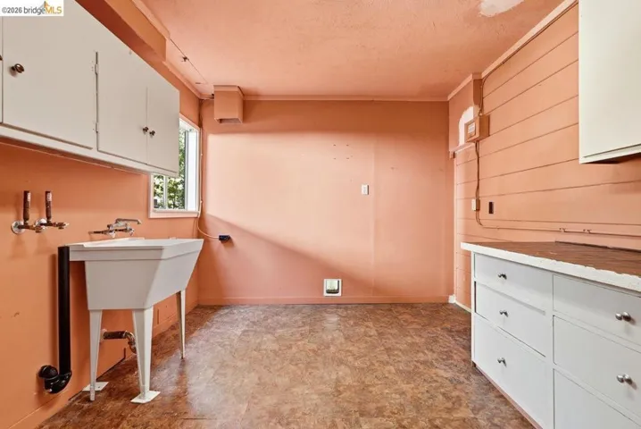6480 Ascot Dr, Oakland, California 94611