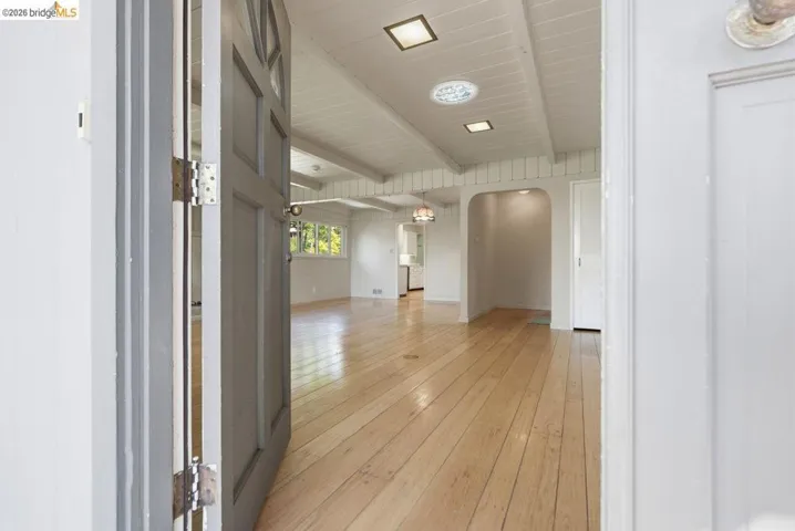 6480 Ascot Dr, Oakland, California 94611