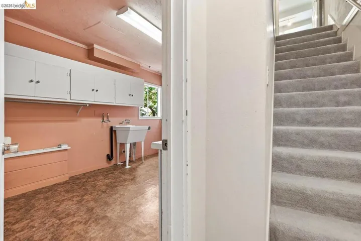 6480 Ascot Dr, Oakland, California 94611
