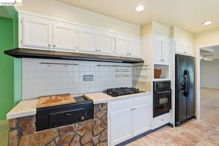6480 Ascot Dr, Oakland, California 94611