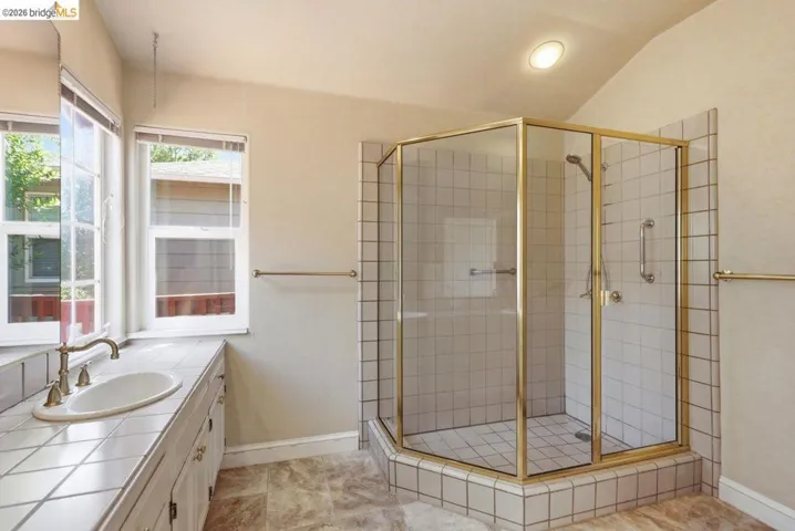 6480 Ascot Dr, Oakland, California 94611