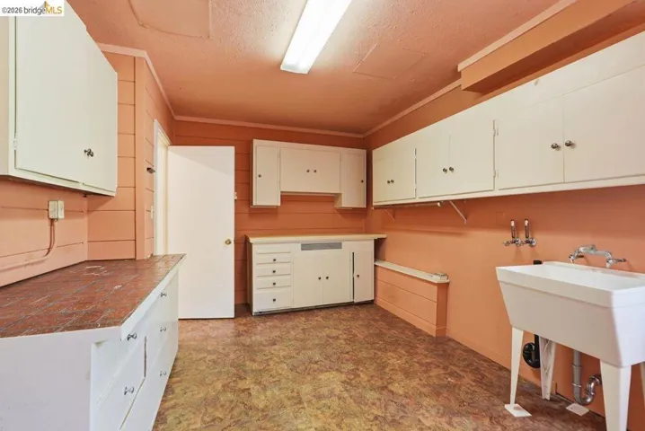 6480 Ascot Dr, Oakland, California 94611