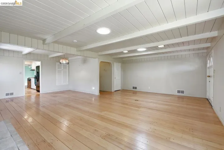 6480 Ascot Dr, Oakland, California 94611