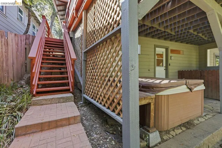 6480 Ascot Dr, Oakland, California 94611