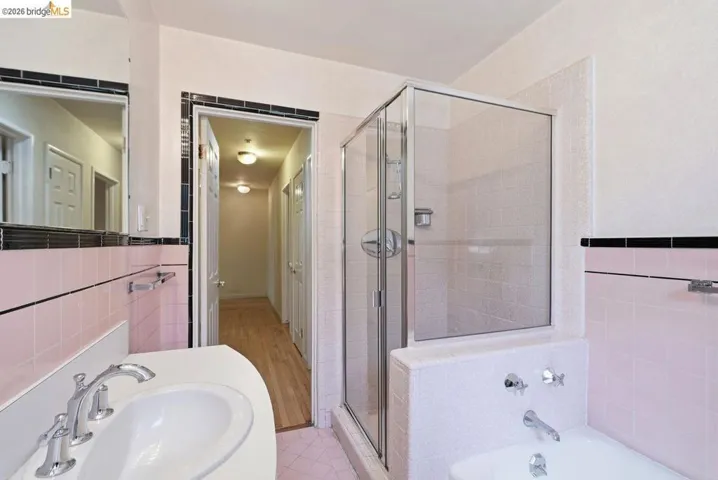 6480 Ascot Dr, Oakland, California 94611