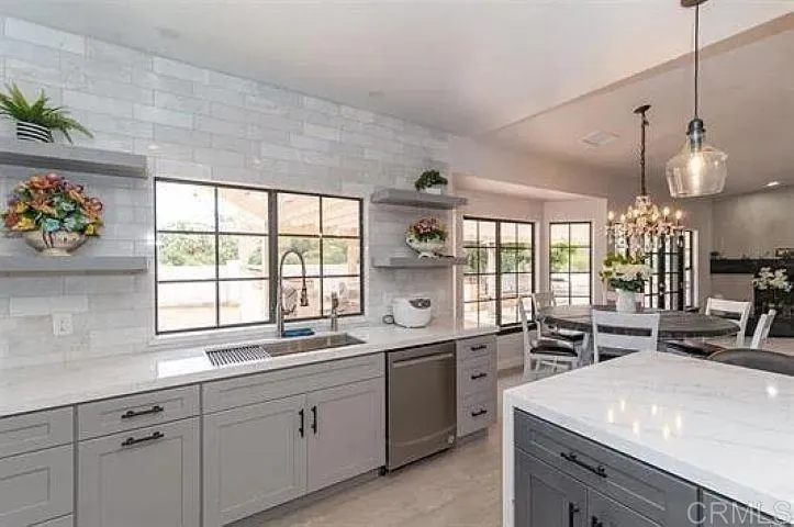 29979 Robbie Lane, Vista, California 92084