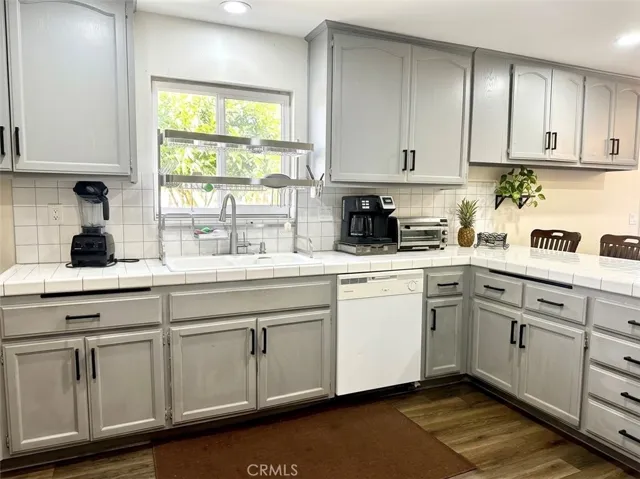 7245 Lyons, Hesperia, California 92345