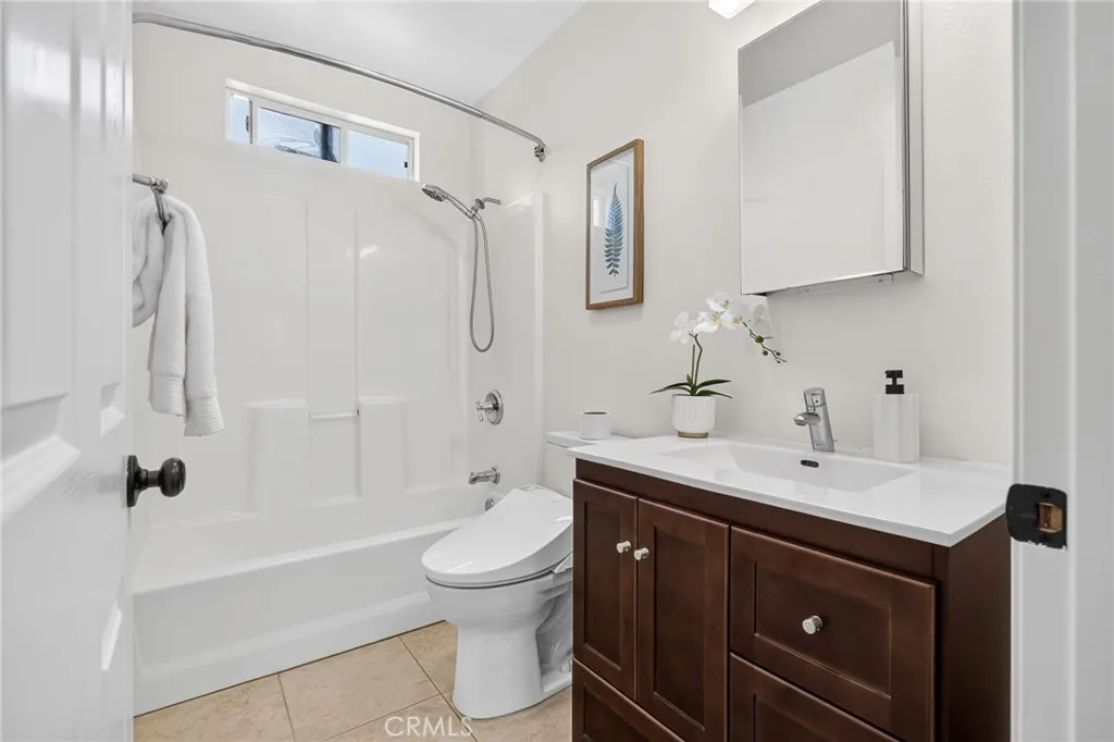 Updated Bathroom (1/2)