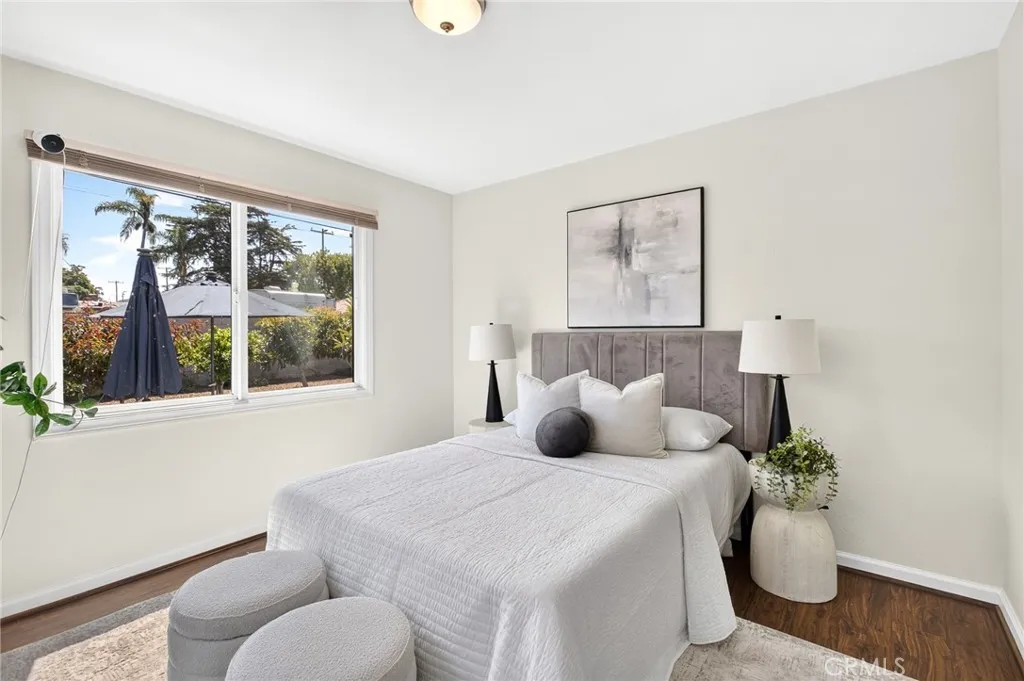 Bedroom (3/4)