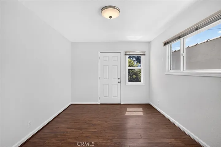 Bedroom (4/4)