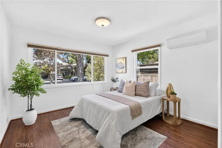 Bedroom (1/4)