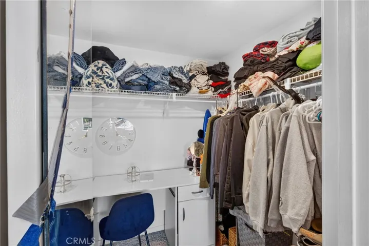 Walk-in Closet/student office