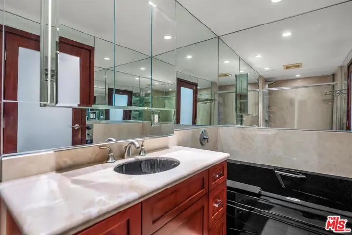 865 Comstock Avenue 4c, Los Angeles, California 90024
