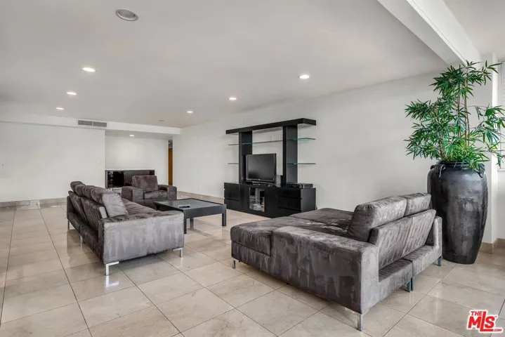 865 Comstock Avenue 4c, Los Angeles, California 90024