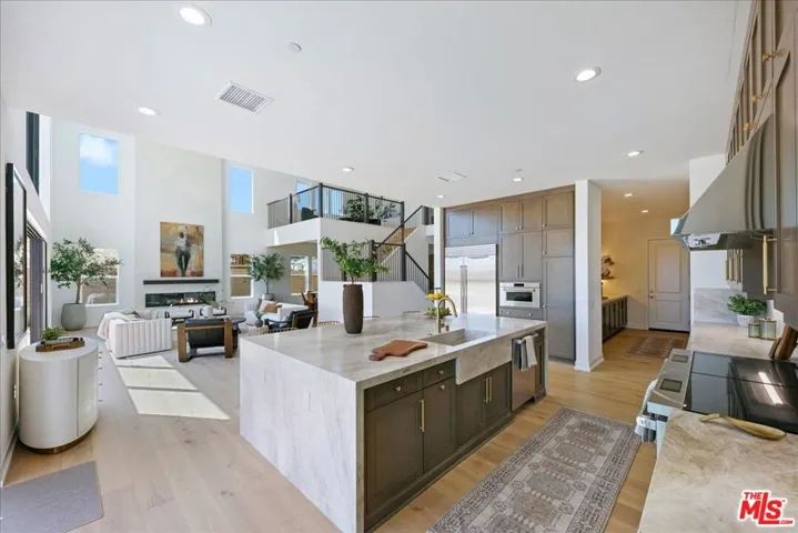 22810 Seaqua Circle, Chatsworth, California 91311