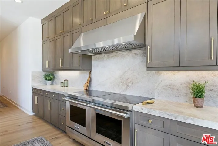 22810 Seaqua Circle, Chatsworth, California 91311