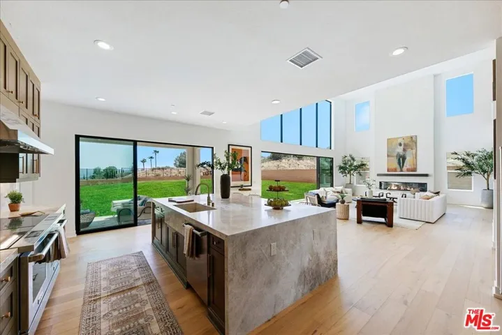 22810 Seaqua Circle, Chatsworth, California 91311