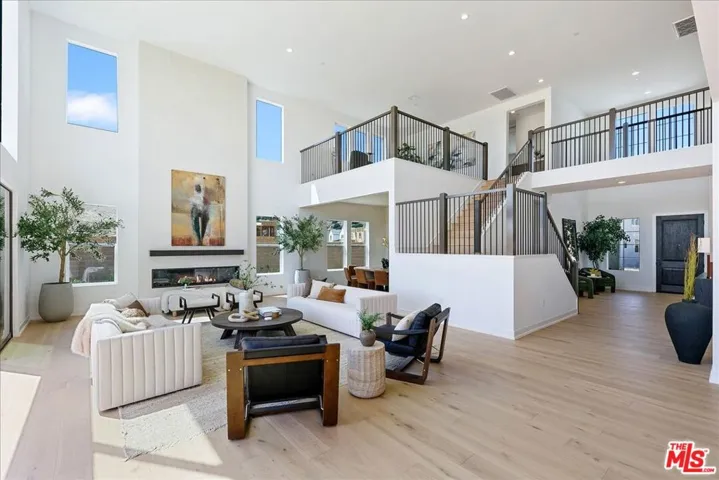 22810 Seaqua Circle, Chatsworth, California 91311