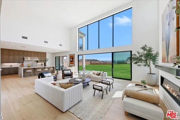 22810 Seaqua Circle, Chatsworth, California 91311