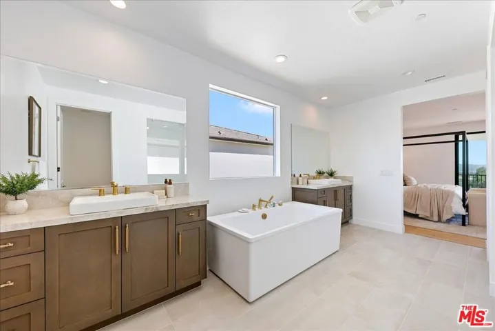 22810 Seaqua Circle, Chatsworth, California 91311
