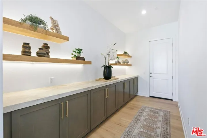 22810 Seaqua Circle, Chatsworth, California 91311