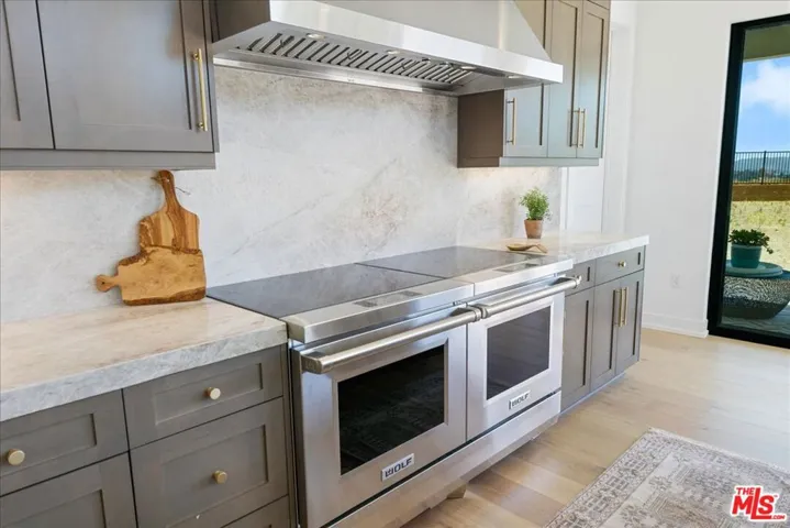 22810 Seaqua Circle, Chatsworth, California 91311